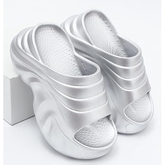 Womens Silver Metallic Wave Pattern Platform Chunky Cloud Slide Sandals 8.5 - Picture 1 of 6